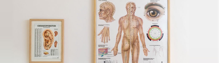 Behandlungsraum-Akupunktur-praxis-Dr-claudia-Leunig-muenchen-arzt-augenakupunktur
